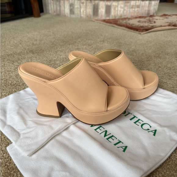 Bottega Veneta Women's Tan Mules